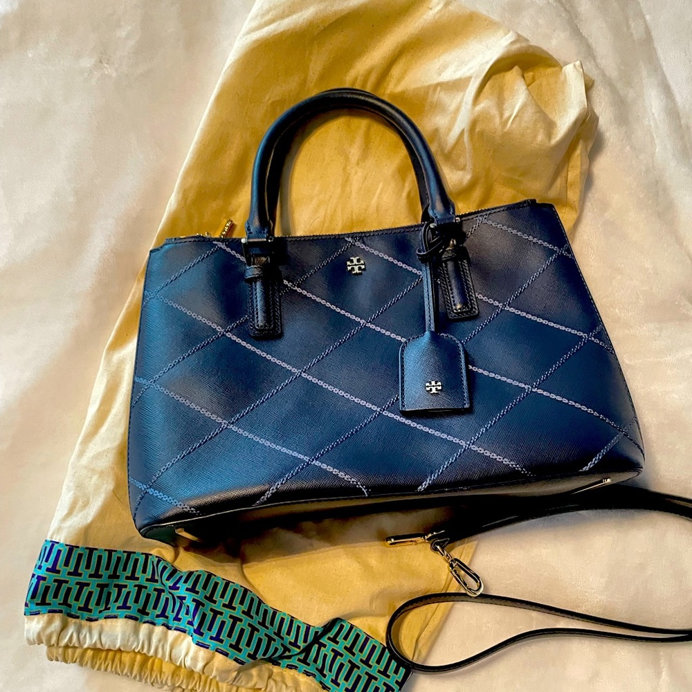 Tory Burch Navy Pocketbook! Barely used! Excellent condition!